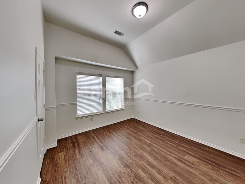 Building Photo - 15818 Shoreline Terrace Dr