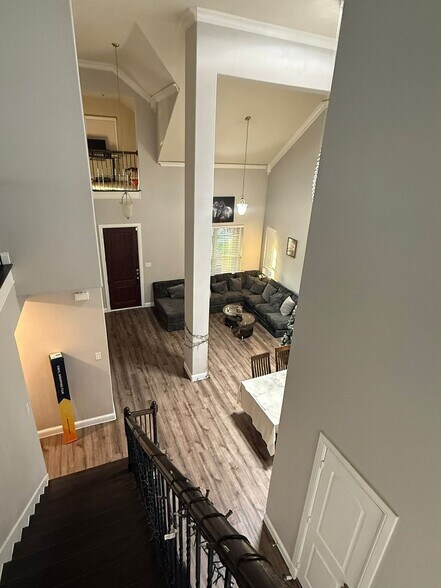 Building Photo - 15572 Yarberry Dr