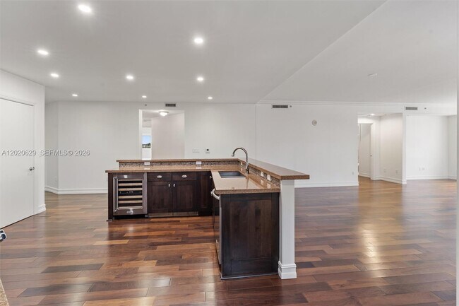 Building Photo - 455 E Palmetto Park Rd