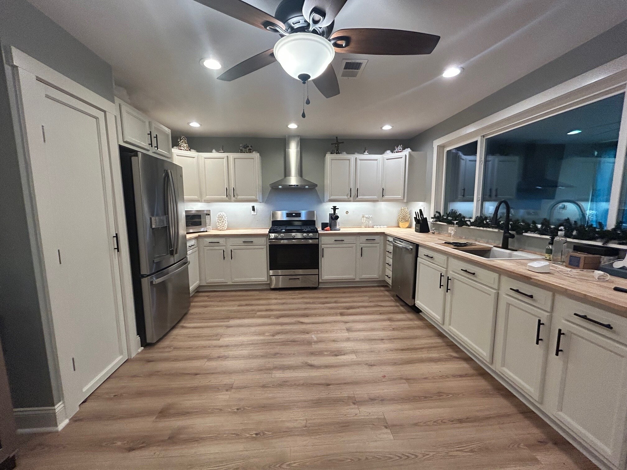 Common Kitchen - 3308 Keenan Dr