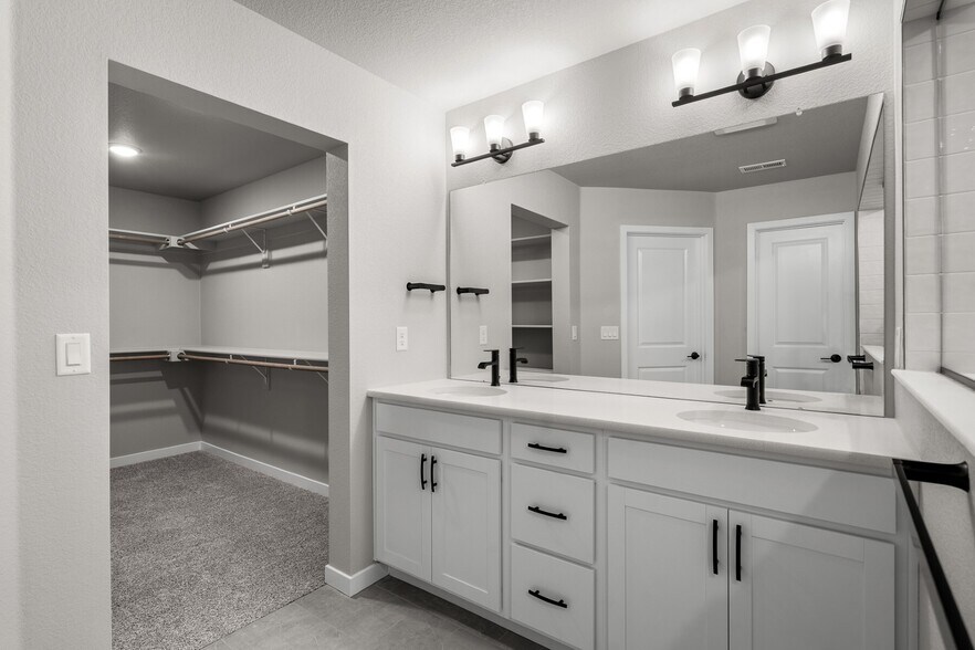 Building Photo - 6395 Laud Pt