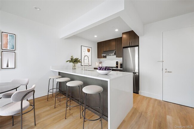 Building Photo - 2815 35th Street Unit 5A