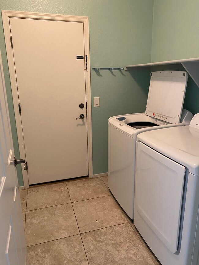 Building Photo - 18686 E Mockingbird Dr