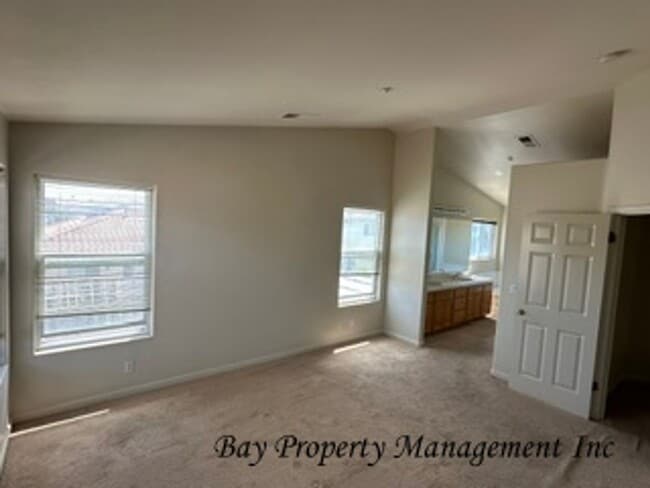 Building Photo - **Spacious 4 Bedroom Home with Vaulted Ceilings & Large Backyard – North Salinas**