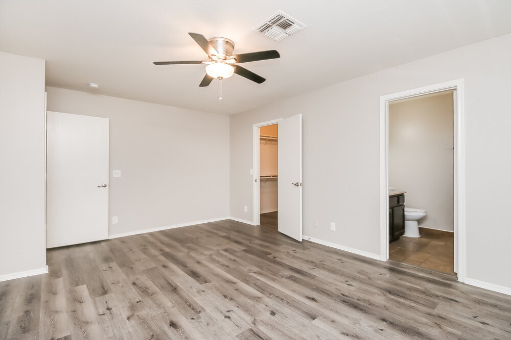 Building Photo - 1042 S Canal Dr