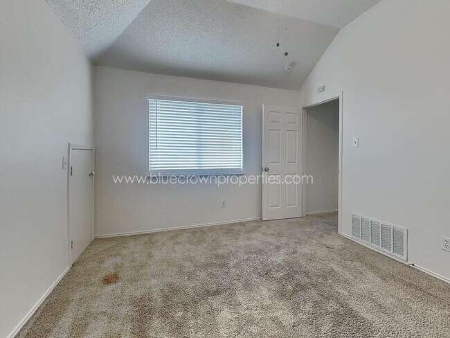 Building Photo - 1409 Post Oak Dr