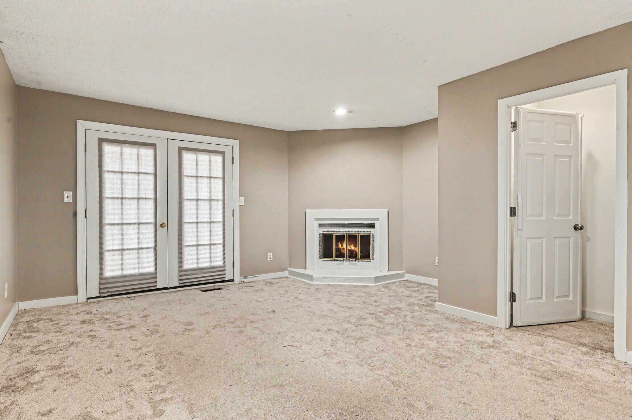 Building Photo - 304 Cedarwood Ln