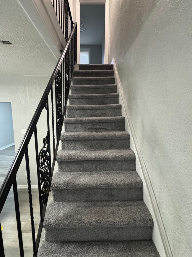 Building Photo - 5563 Matthews St