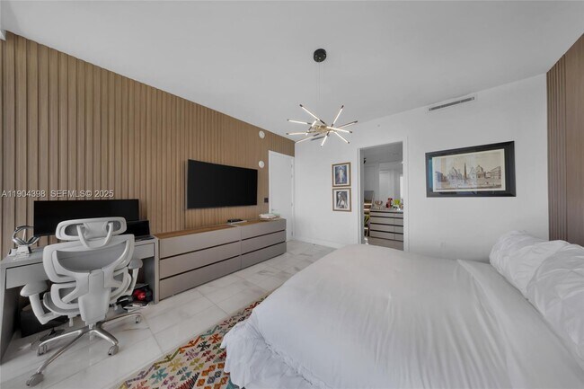 Building Photo - 700 NE 26th Terrace