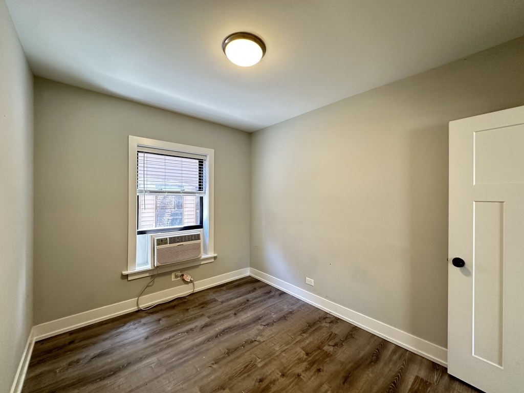Building Photo - 721 W Brompton Ave