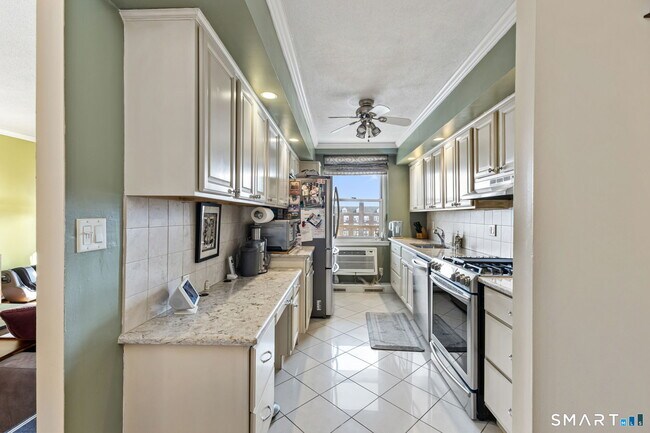 Building Photo - 65 Glenbrook Rd