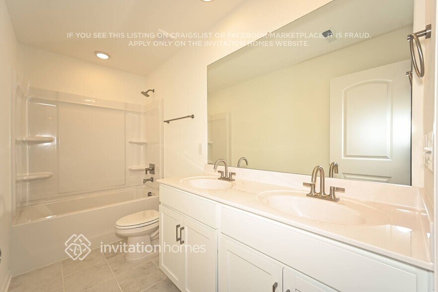 Building Photo - 204 E Millbrook Dr