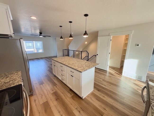 Building Photo - 638 E 360 S