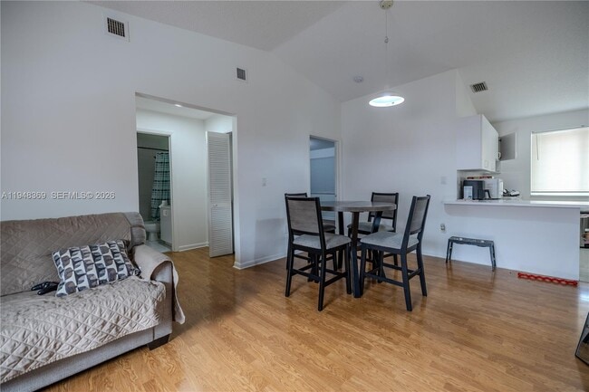 Building Photo - 8013 Lake Dr