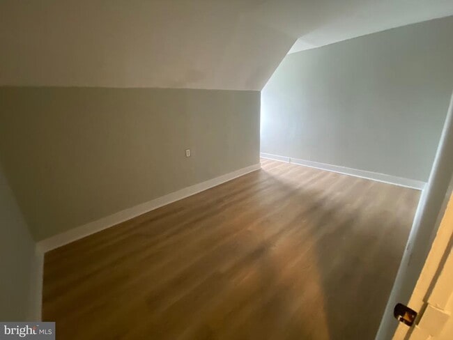 Building Photo - 617 New York St