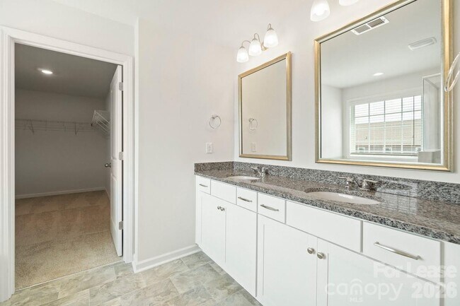 Building Photo - 1024 Arbury Way