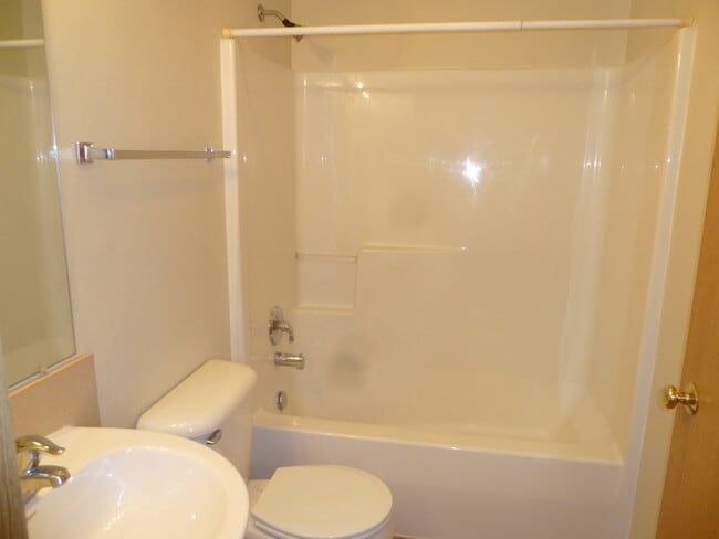 Building Photo - Cute 2 bedroom, two bath condo in Columbia Falls