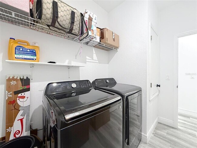 Building Photo - 16950 SW 42 Ave