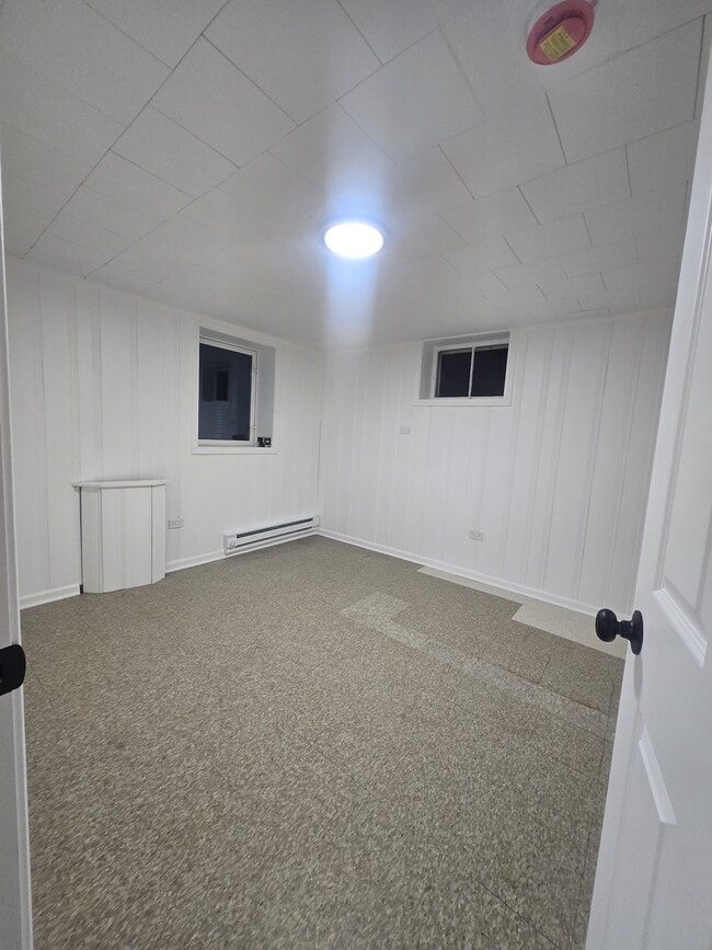 Building Photo - 70 N Laverne Ave