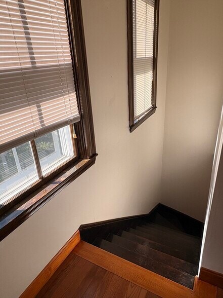Building Photo - 16 Mount Vernon St