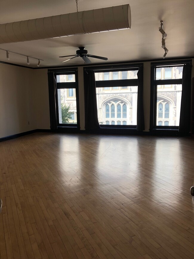 Building Photo - 1126 Walnut St