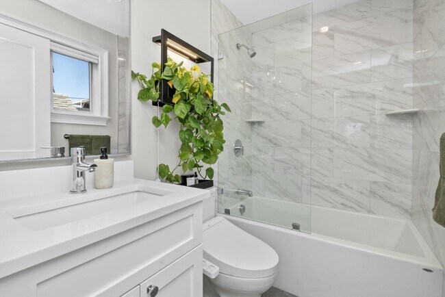 Building Photo - 322 Bunker Hill St