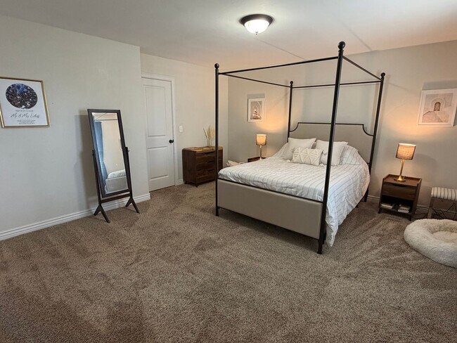 Building Photo - 4481 Iron Mountain Dr
