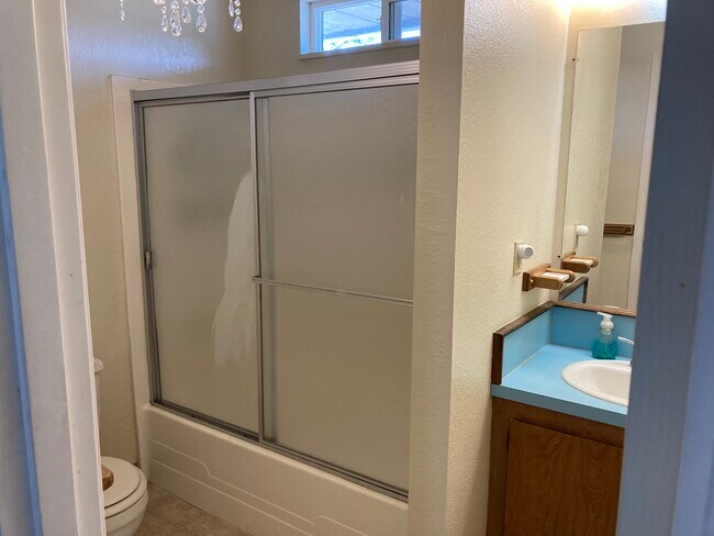 Upstairs tub/shower - 3898 Rohnerville Rd