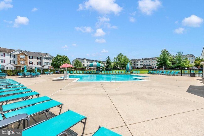 Building Photo - 4960 Clarendon Terrace