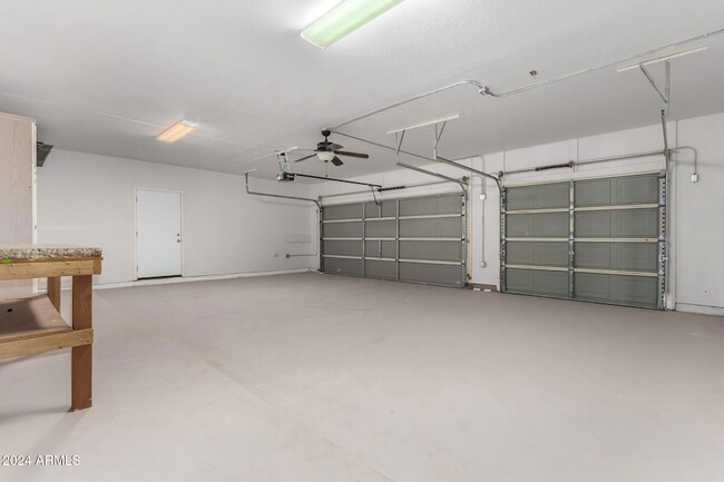 Building Photo - 41432 N Ironwood Bluff