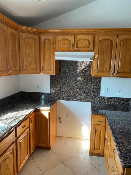 Building Photo - 1135 S Herbert Ave