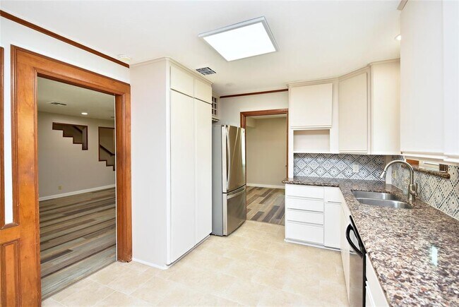 Building Photo - 1811 Laurel Oaks Dr
