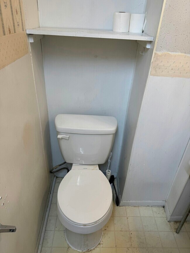 Building Photo - 323 Ash St