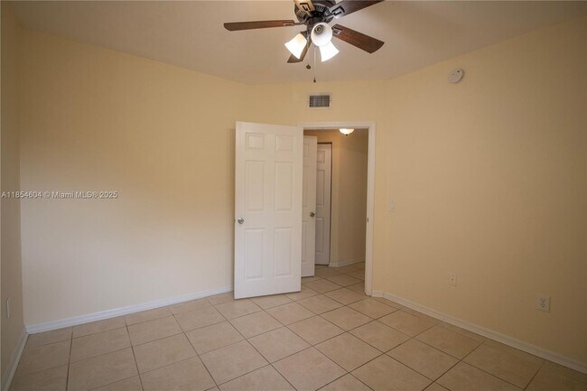 Building Photo - 2469 Centergate Dr
