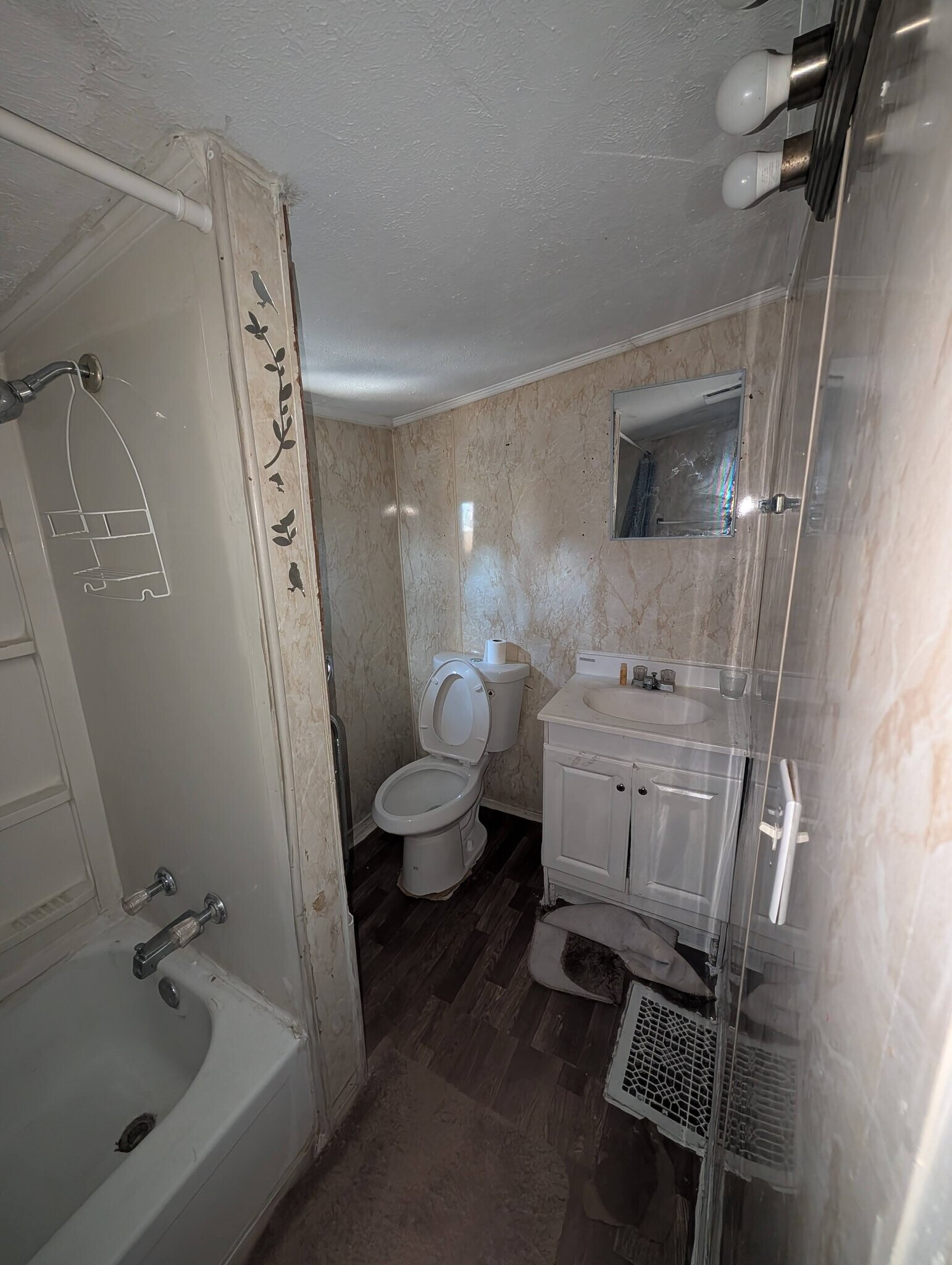 Building Photo - 2116 W Garden St