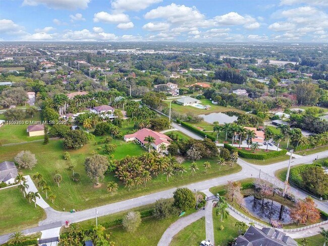 Building Photo - 5425 SW 190th Ave