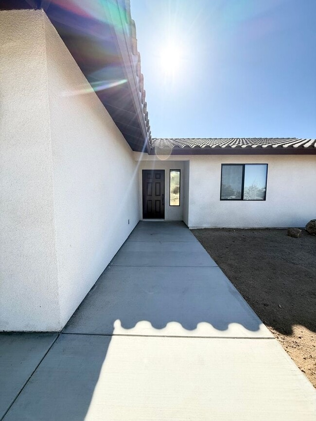 Building Photo - **COMING SOON ** 3 Bed 2 Bath Home