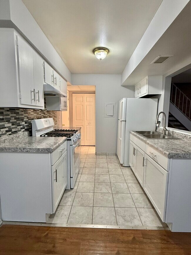 Building Photo - 329 David Ct