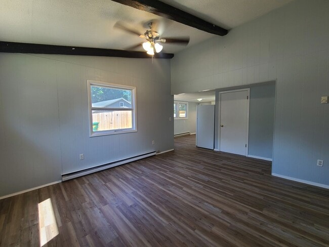 Building Photo - Spacious 3-bedroom, 1-bathroom home in Baroda