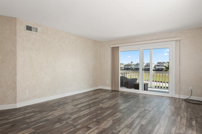 Building Photo - 500 Tiki Dr