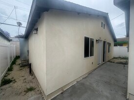 Building Photo - 3006 S Palm Grove Ave