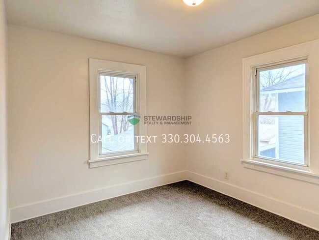 Building Photo - 1412 16th St NW