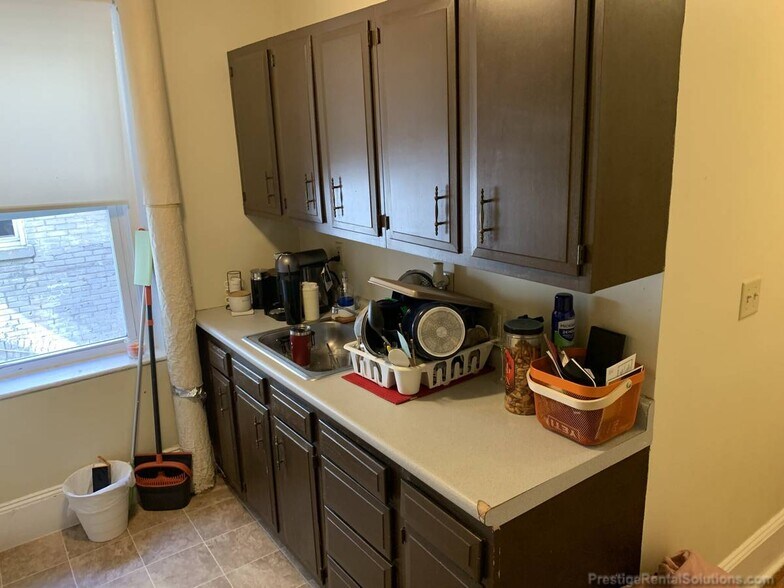 Building Photo - 153 Kelton St