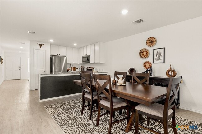 Building Photo - 9129 Navarro Vis
