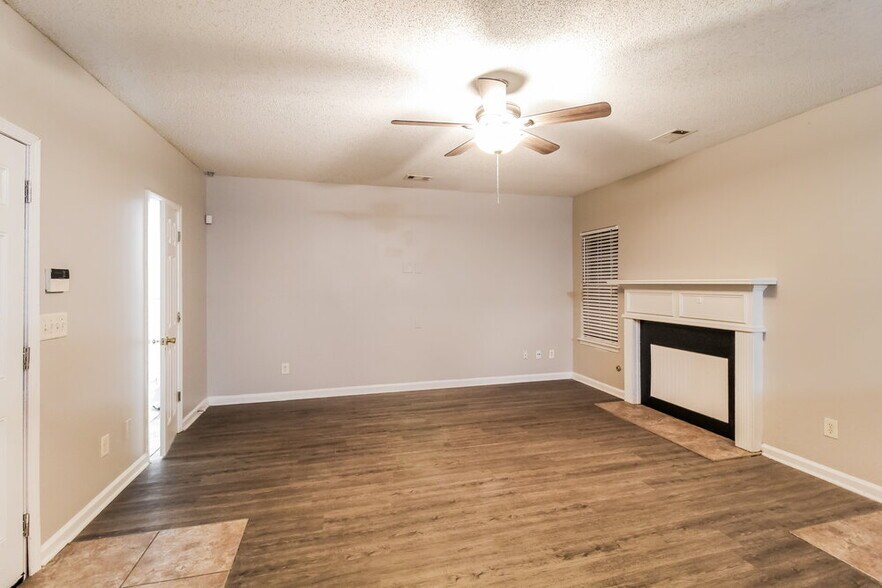 Building Photo - 6090 Crooked Creek Dr.