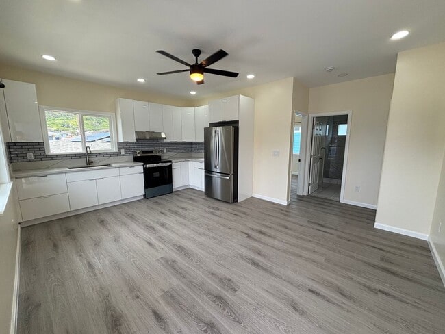 Building Photo - 1674 Kino St