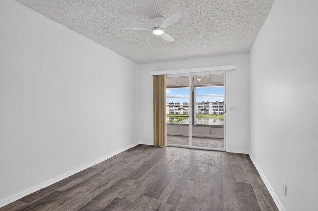 Building Photo - 3045 Cornwall C