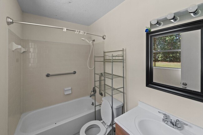 Building Photo - 234 Deerwood Dr