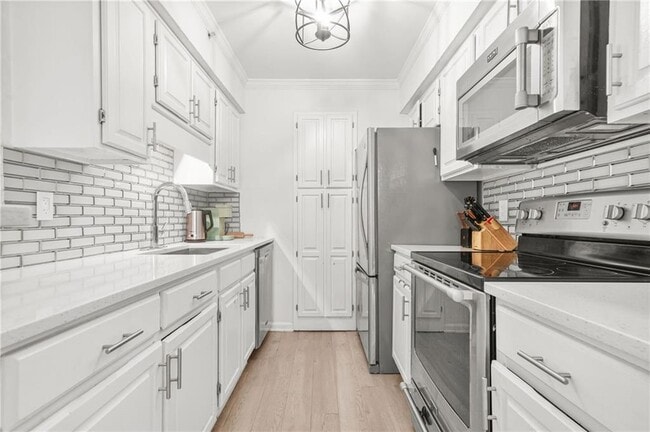 Building Photo - 27404 Plantation Dr NE