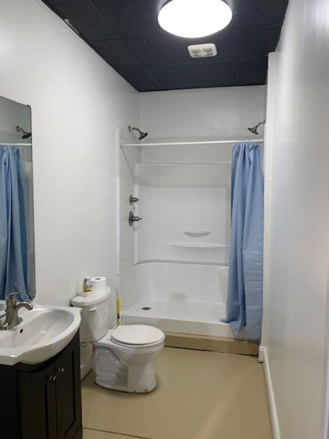 Building Photo - studio apartment